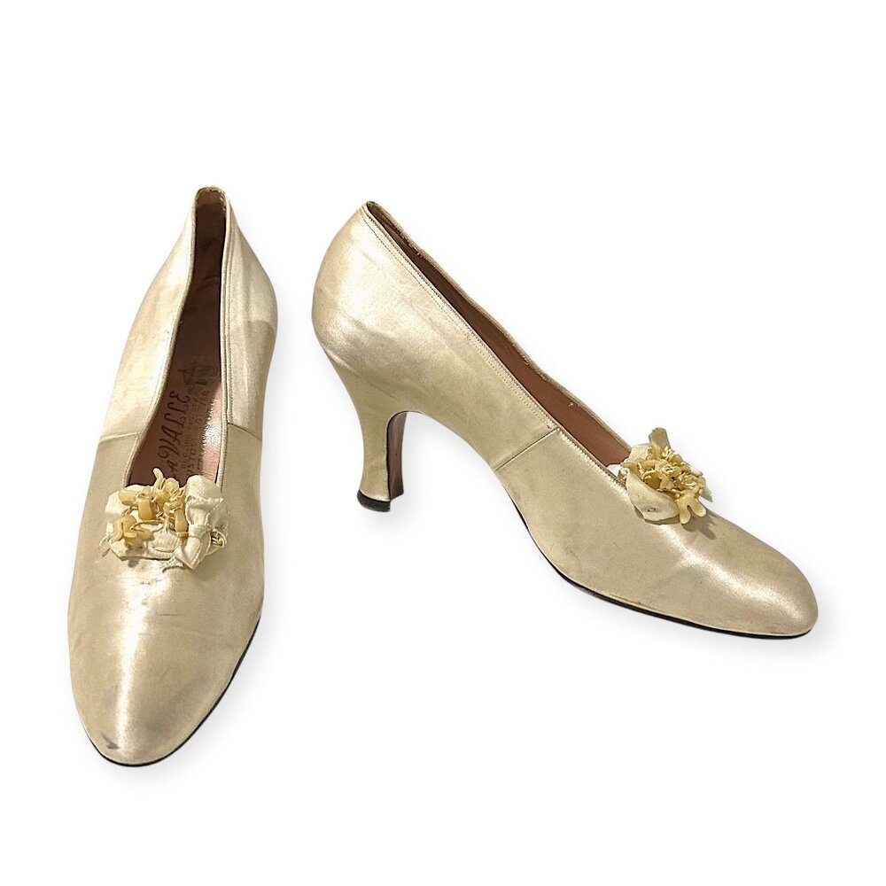Vintage La Valle Ivory Satin Floral Pumps 6.5A Custom Bottier New York 1950s–60s
